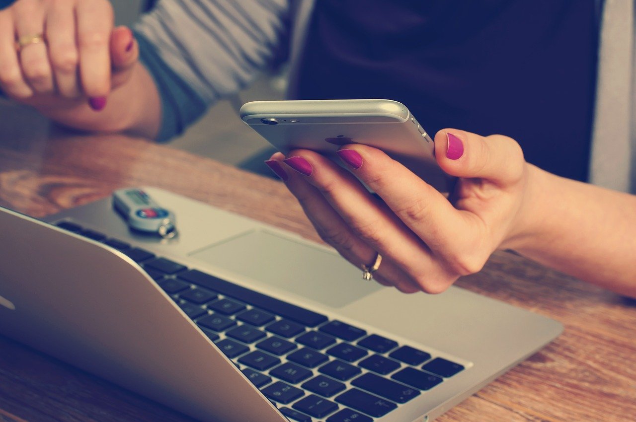 Seis sinais de alerta que você não pode ignorar no romance online